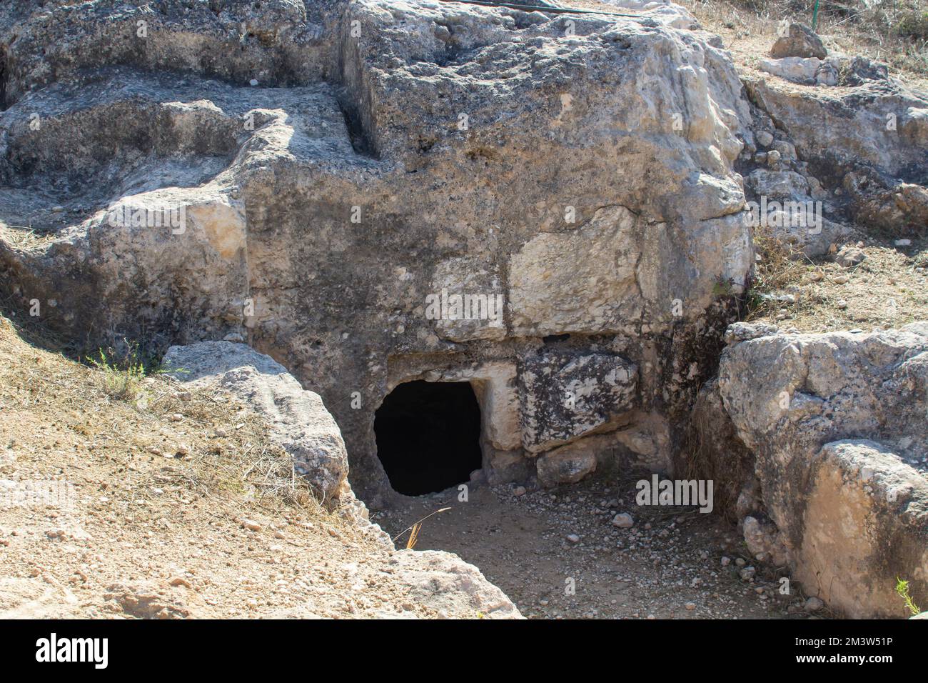 11 Nov 2022 Un tombeau de roche à l'ancienne Emmaüs Nicopolis le soi-disant site du village du Nouveau Testament d'Emmaüs le lieu où Jésus est apparu après lui Banque D'Images