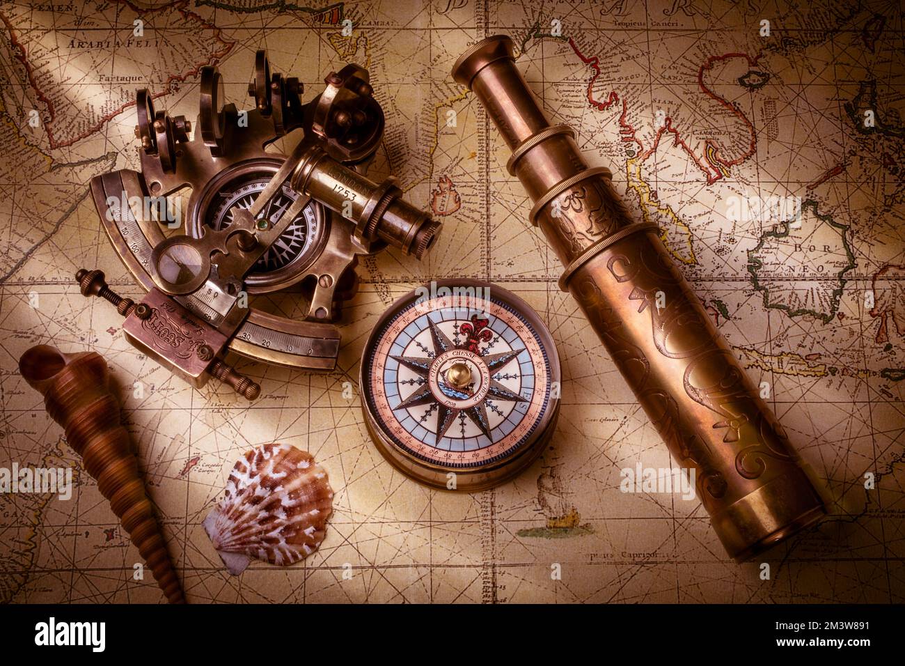 Ancienne carte et sextant Banque D'Images
