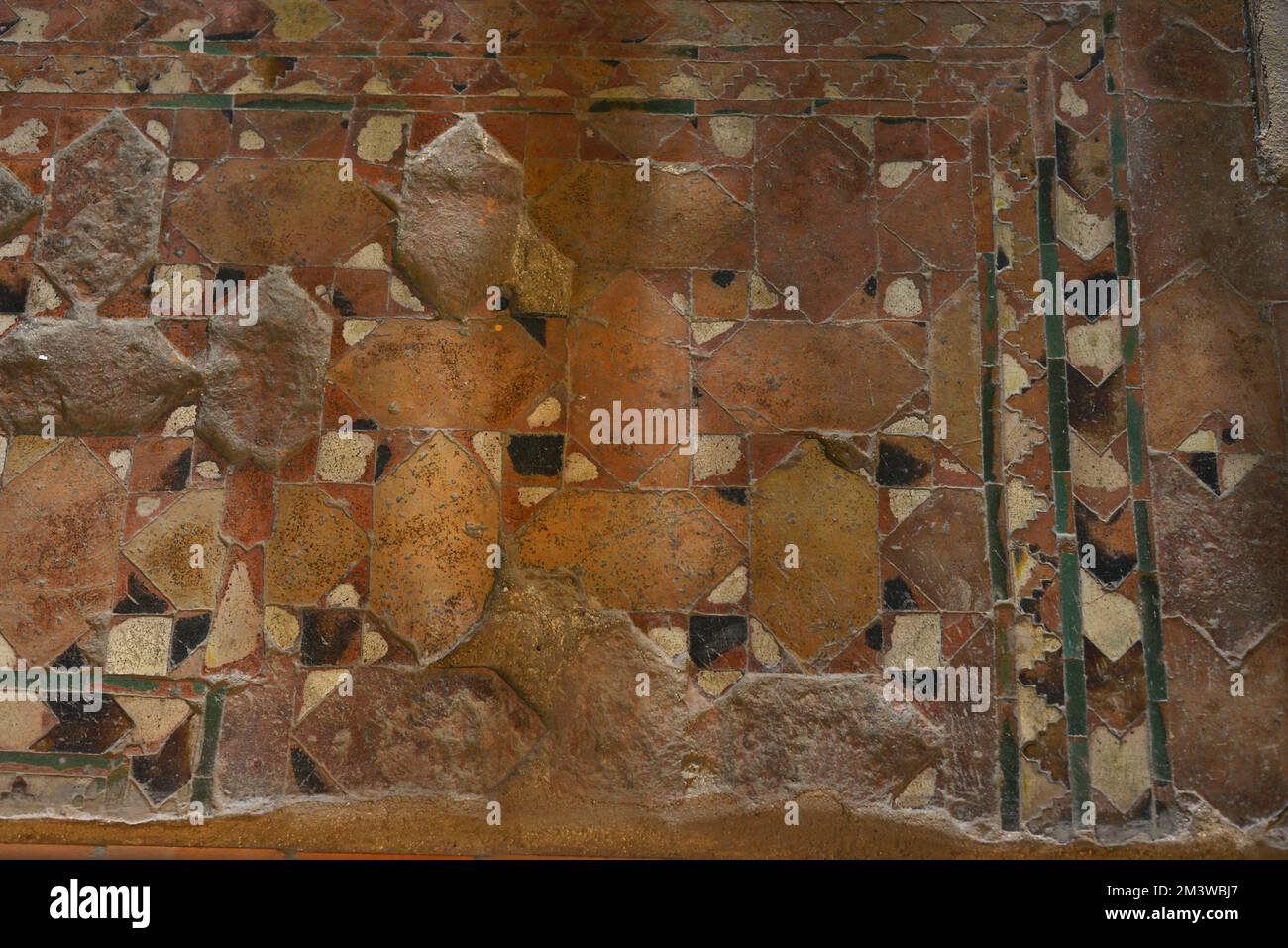 Musée sépharade. Synagogue de El Tránsito. Détail de la chaussée primitive décorée de bordures. Tolède. Castille-la Manche. Espagne. Banque D'Images