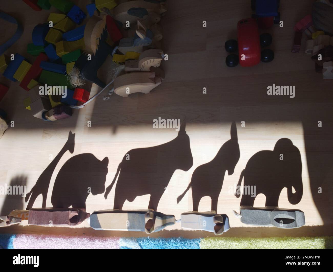 Silhouette de jouets en bois d'animaux Banque D'Images