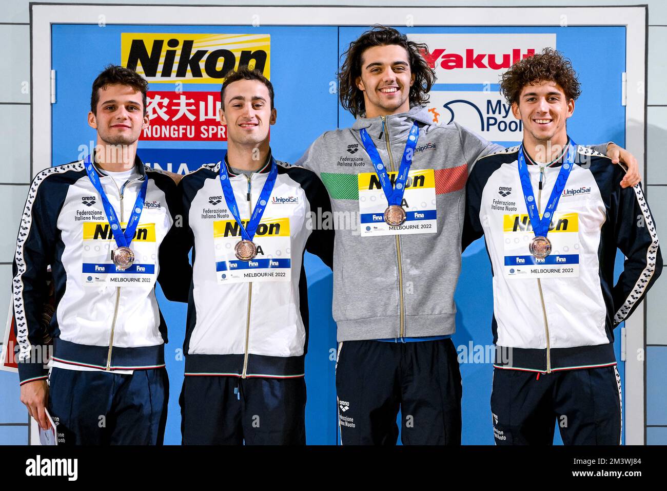 Matteo Ciampi, Thomas Ceccon, Alberto Razzetti, Paolo Conte Bonin, d'Italie, se dresse avec la médaille de bronze après la compétition dans le Relais Freestyle 4x200 M. Banque D'Images