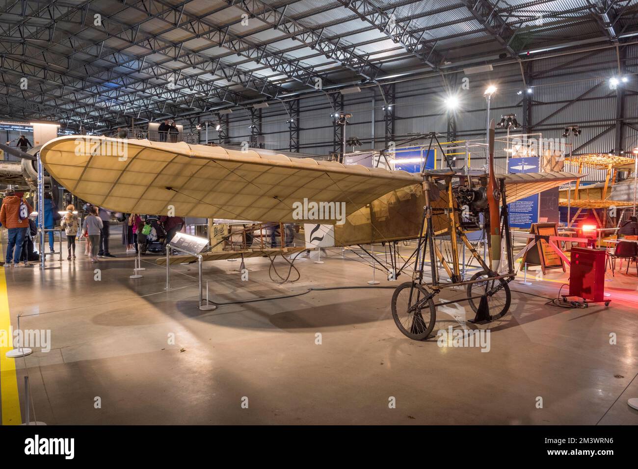 Un Blériot XI (réplique) exposé dans le Bellman Hanger, Brooklands Museum, Surrey, Royaume-Uni Banque D'Images