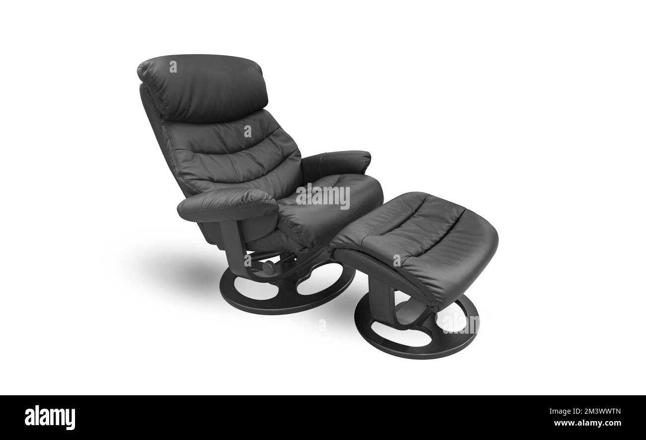 Chaise réglable en cuir noir avec repose-pied isolé sur fond blanc. Avec masque Banque D'Images