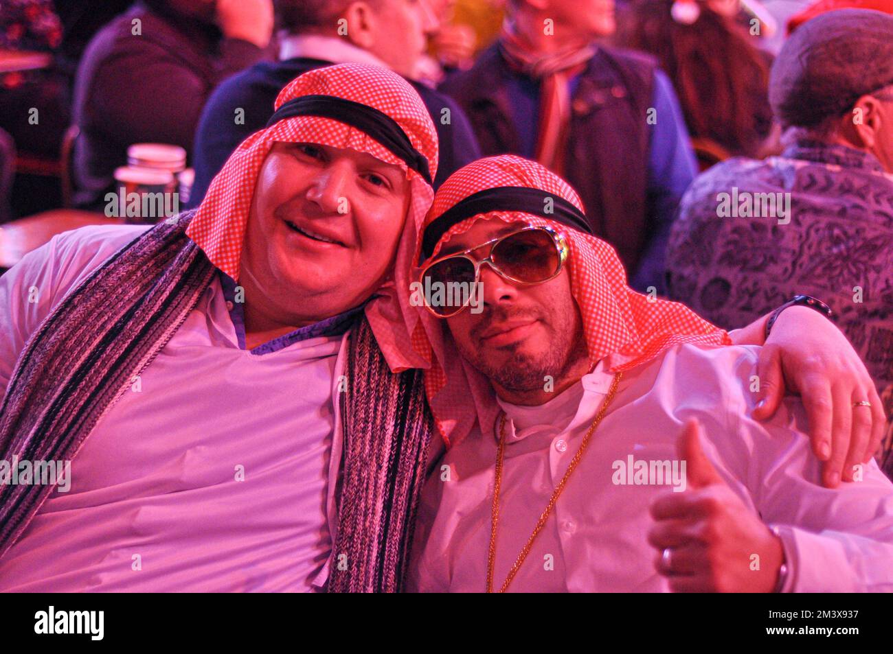 LONDRES, ROYAUME-UNI - DÉCEMBRE 16: Fans et supporters lors de son premier match rond au Championnat du monde des fléchettes de Cazoo 2022/23 à Alexandra Palace on 16 décembre 2022 à Londres, Royaume-Uni. (Photo de Pieter Verbeek/BSR Agency) Banque D'Images