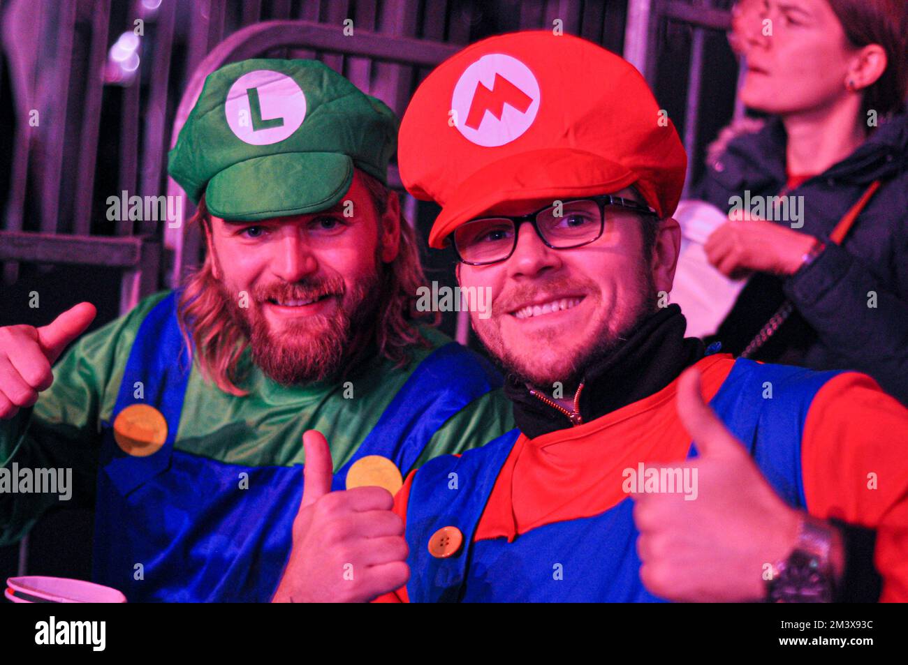 LONDRES, ROYAUME-UNI - DÉCEMBRE 16: Fans et supporters lors de son premier match rond au Championnat du monde des fléchettes de Cazoo 2022/23 à Alexandra Palace on 16 décembre 2022 à Londres, Royaume-Uni. (Photo de Pieter Verbeek/BSR Agency) Banque D'Images