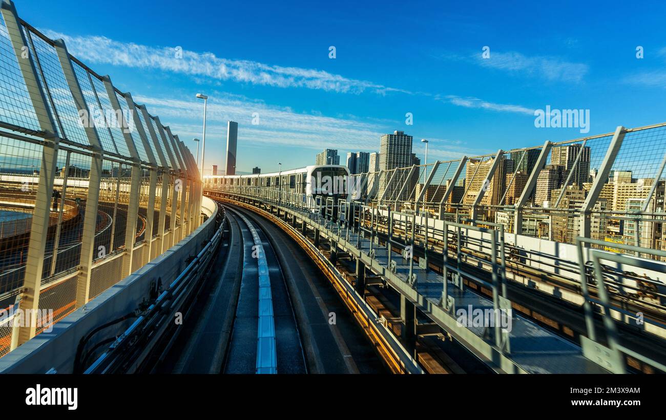 Train automatique se déplaçant dans le tunnel, Tokyo au Japon. Banque D'Images