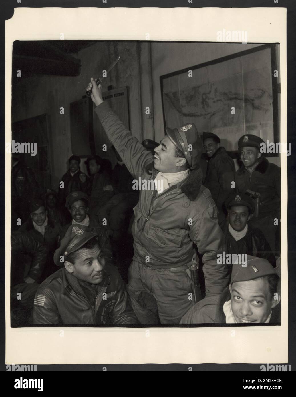 Membres du 332nd Fighter Group dans une salle d'information, Ramitelli, Italie, mars 1945, Toni Frissell, Antoinette Frissell Bacon, Antoinette Frissell Banque D'Images