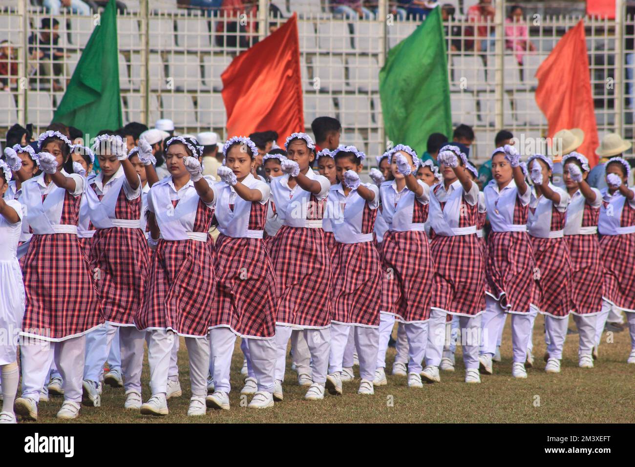 Sylhet, Bangladesh. 15th décembre 2022. Participants d'une exposition au stade du district de Sylhet à l'occasion de la célébration de la Grande victoire du Bangladesh et du 51th anniversaire de l'indépendance du Bangladesh sur 16 décembre 2022 à Sylhet, au Bangladesh. (Photo de MD Rafayat Haque Khan/ Groupe Eyepix/Sipa USA) crédit: SIPA USA/Alay Live News Banque D'Images