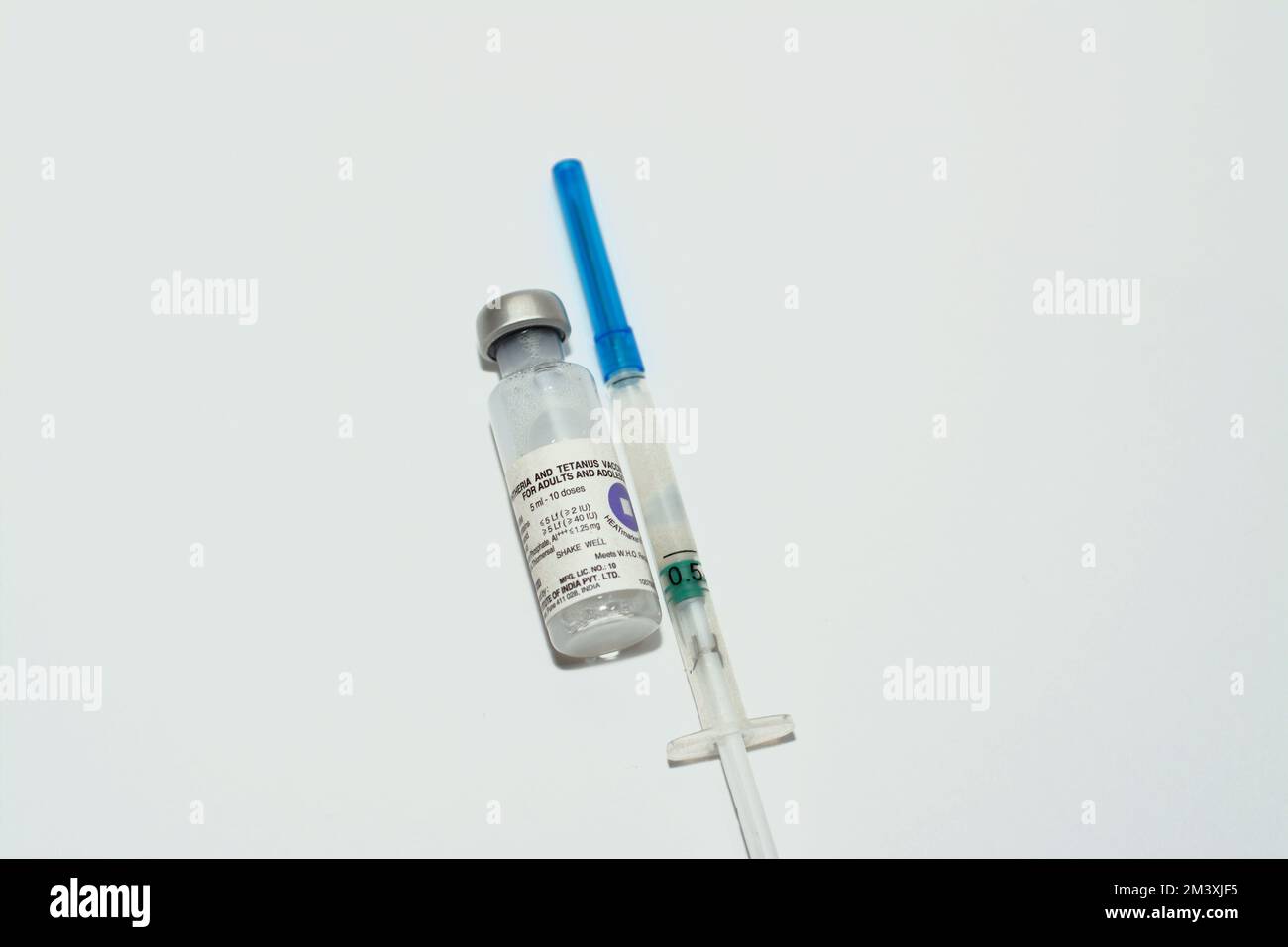 Le Caire, Egypte, 12 décembre 2022: Vaccin contre le tétanos de la diphtérie pour injection intramusculaire dans le muscle deltoïde de l'épaule pour les enfants et les adultes, Diphthe Banque D'Images