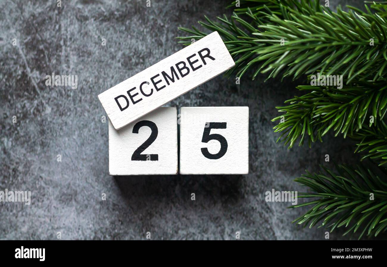 Date 25 décembre sur calendrier rétro en bois. Arrière-plan de Noël Banque D'Images