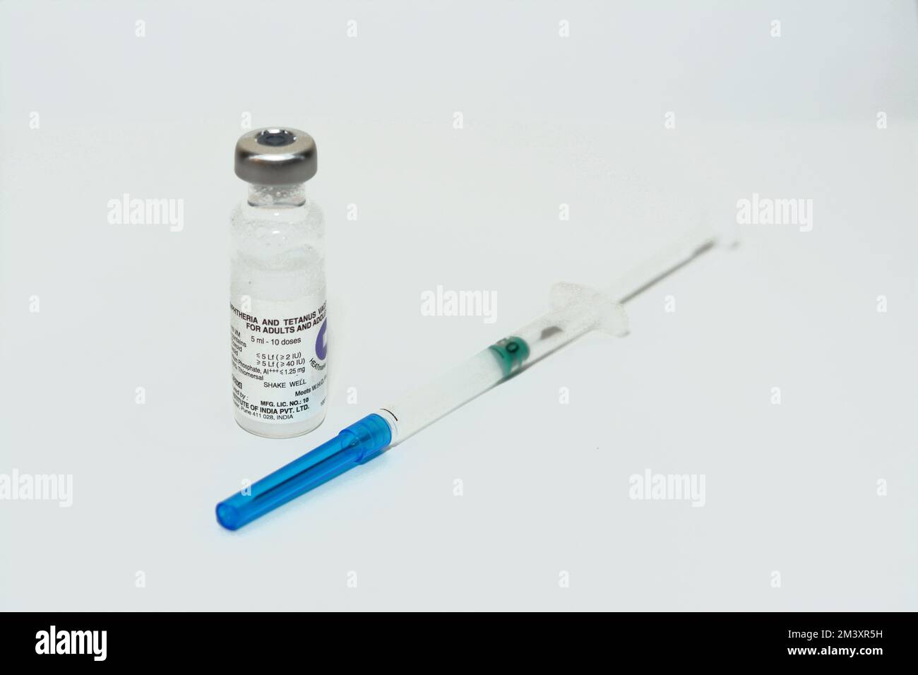 Le Caire, Egypte, 12 décembre 2022: Vaccin contre le tétanos de la diphtérie pour injection intramusculaire dans le muscle deltoïde de l'épaule pour les enfants et les adultes, Diphthe Banque D'Images