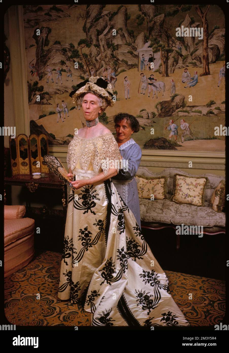 Newport- Mme Whitehouse 1890 Costume, Toni Frissell, Antoinette Frissell  Bacon, Antoinette Frissell Photo Stock - Alamy