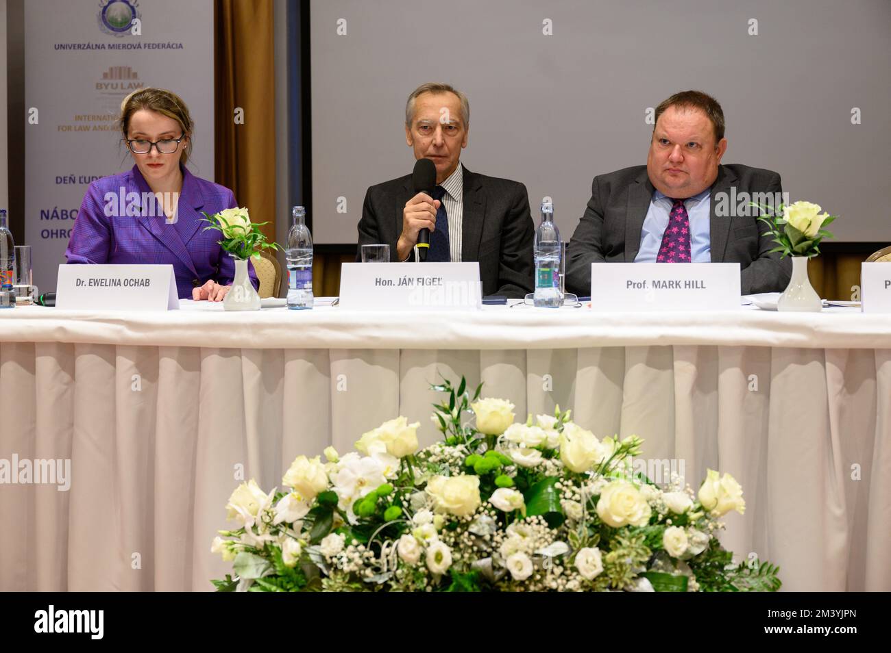 Ján Figeľ s'exprimant lors de la Conférence "liberté religieuse - le droit de l'homme attaqué" à Bratislava, Slovaquie. 2022/12/09. Banque D'Images