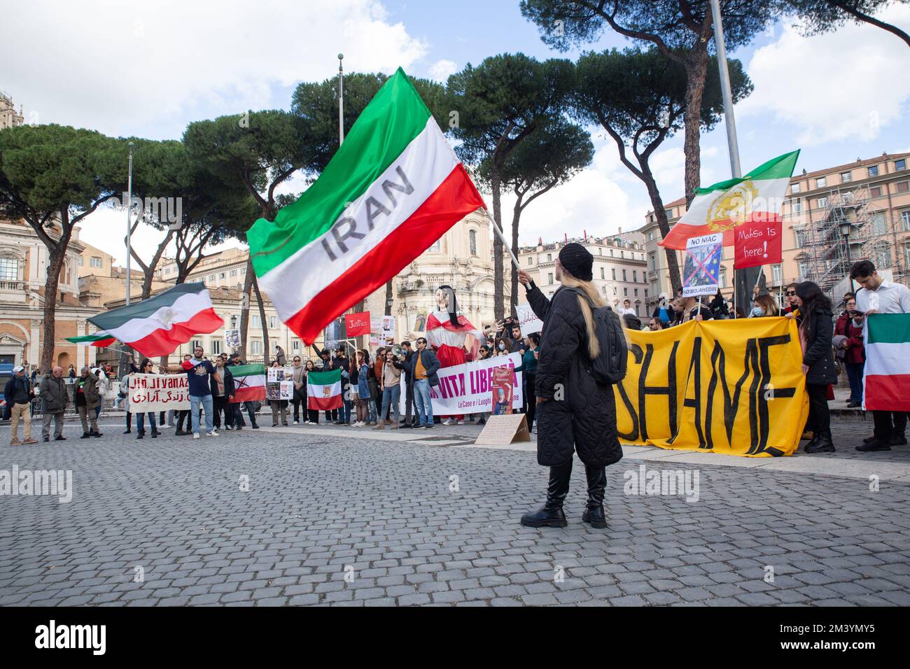 Rome, Italie. 17th décembre 2022. Protestation des étudiants iraniens vivant à Rome contre la répression de l'armée iranienne (photo de Matteo Nardone/Pacific Press/Sipa USA) Credit: SIPA USA/Alay Live News Banque D'Images