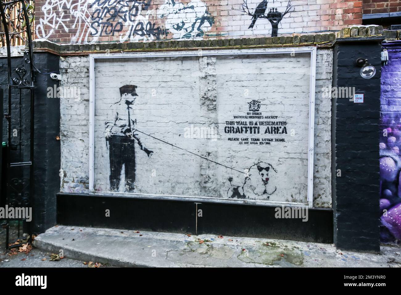 Banksy Street art - 'Graffiti area', Rivington Street, Shoreditch, Londres. Décembre 2022 Banque D'Images