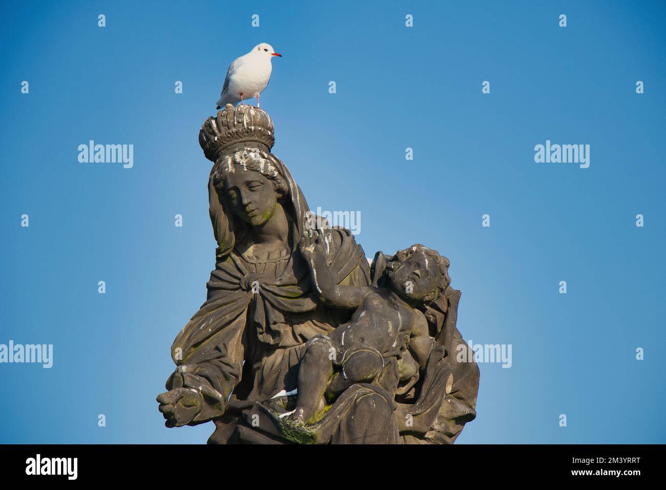 Statue de la Madonna, SS. Dominic et Thomas d'Aquin sur le pont Charles, Prague. République tchèque. Banque D'Images Statue de la Madonna, SS. Dominic et Thomas d'Aquin sur le pont Charles, Prague. République tchèque. Banque D'Images