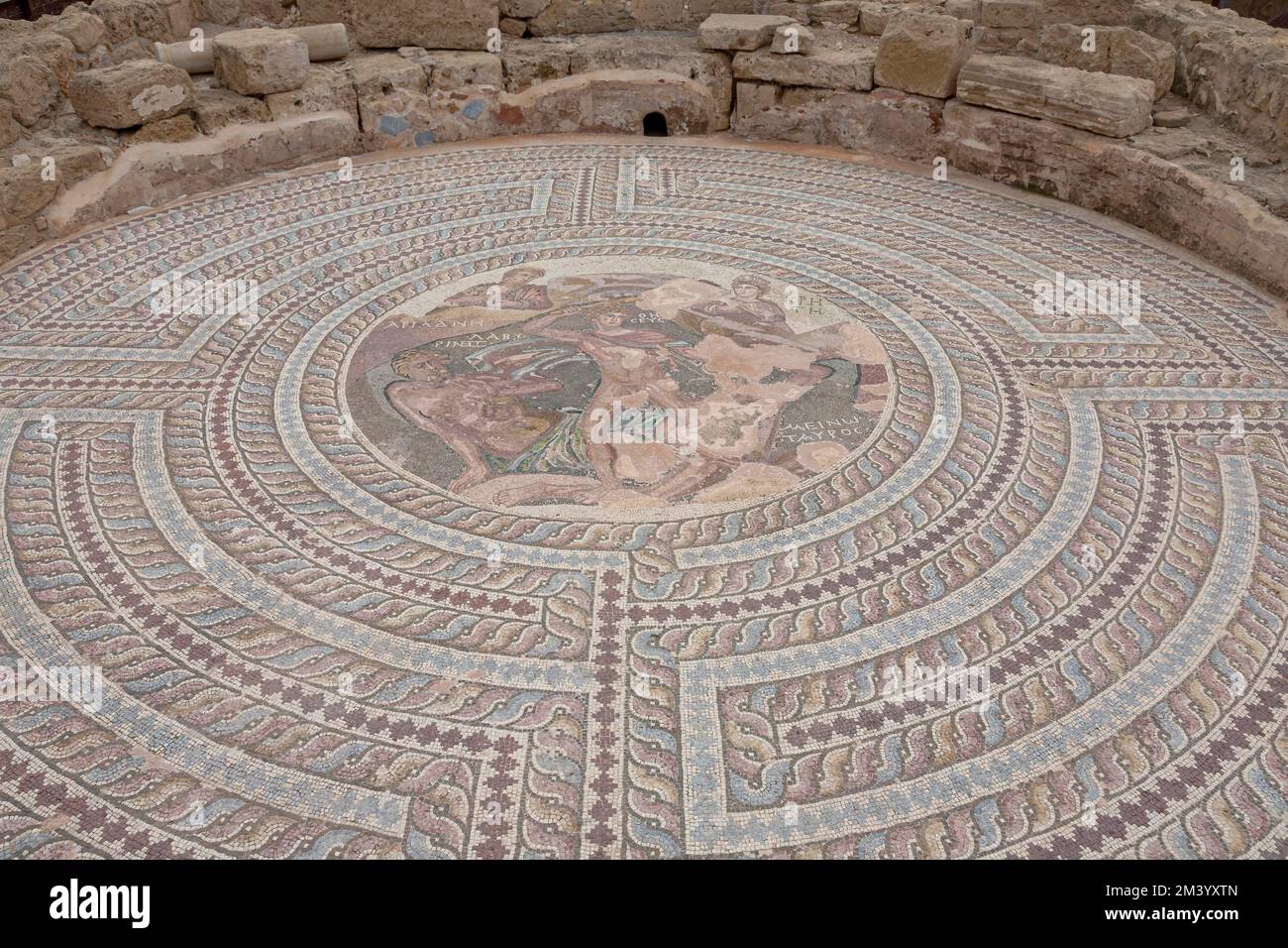 Mosaïque de sol, Theseus tue le Minotaur, Maison de Theseus, site d'excavation, parc archéologique, Old Paphos, Pafos, Chypre Banque D'Images