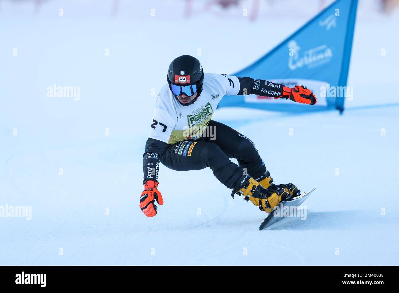 CORATTI Edwin (ITA) pendant le slalom géant parallèle masculin, Snowboard à Cortina d'Ampezzo, Italie, 17 décembre 2022 Banque D'Images