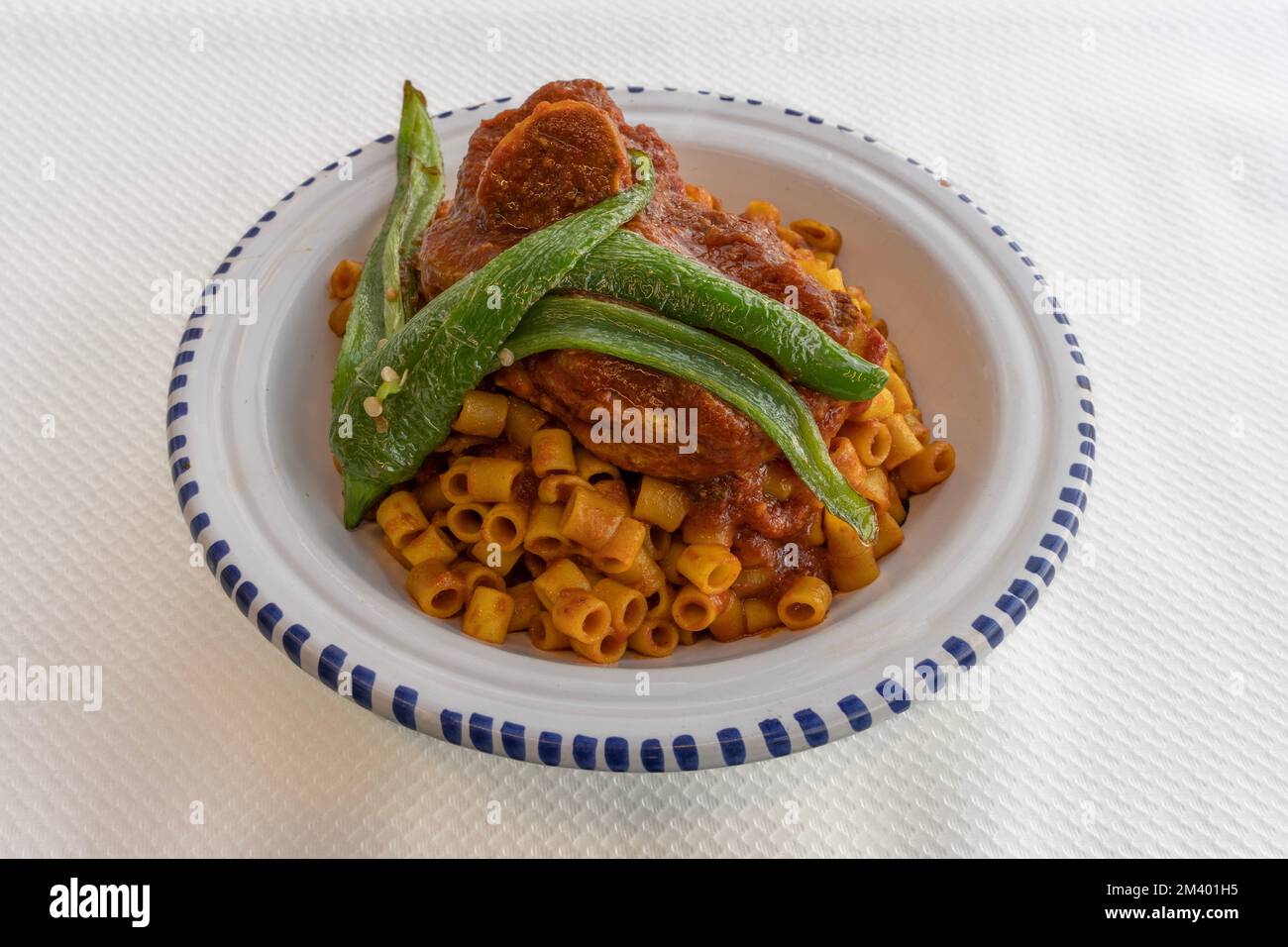 La vie culinaire de dishe tunisienne. Pâtes d'agneau Banque D'Images