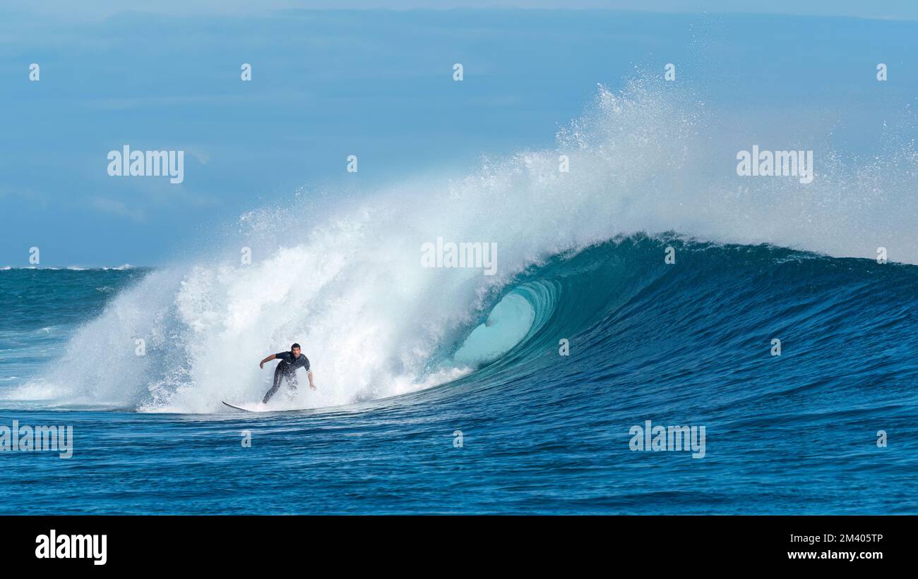 Surfez à Burrow's Surf break, parc national de Cape Range, Exmouth, Australie occidentale, Australie. Banque D'Images