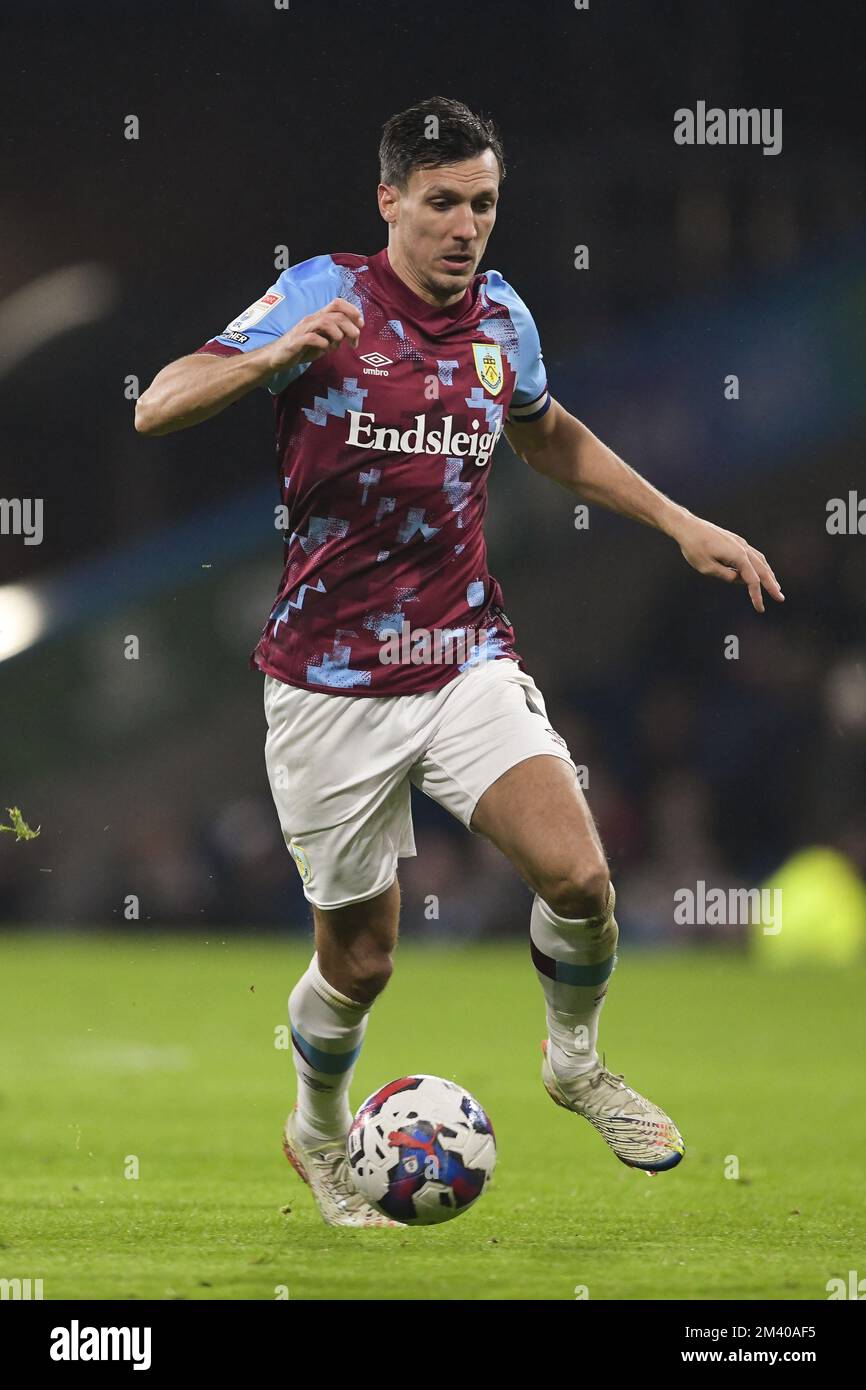 Burnley, Lancashire, Royaume-Uni. 17th décembre 2022 : gazon Moor, Burnley, Lancashire, Angleterre ; football de championnat, Burnley versus Middlesbrough; Jack Cork de Burnley Credit: Action plus Sports Images/Alamy Live News Banque D'Images