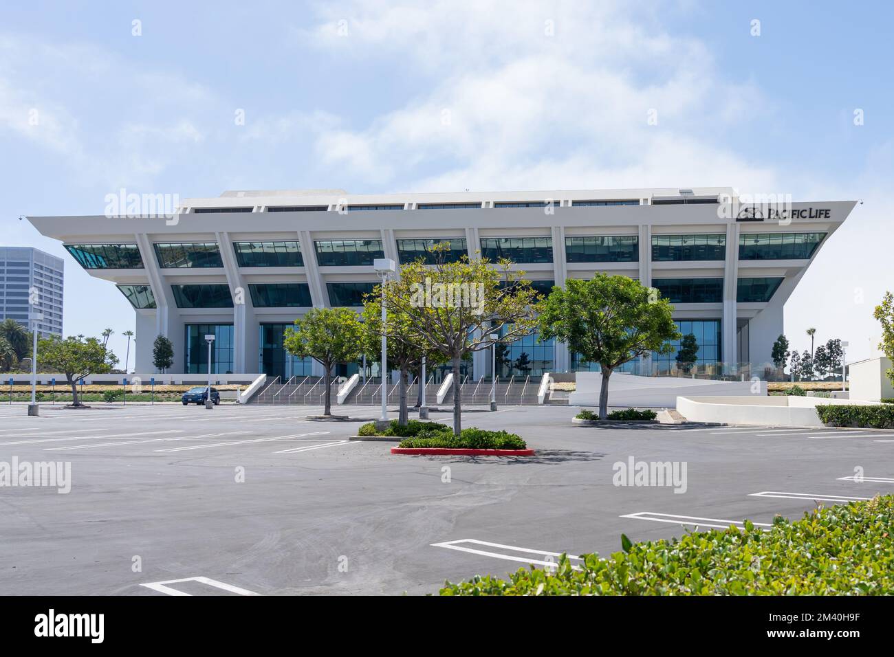 Newport Beach, Californie, États-Unis - 10 juillet 2022 : siège social de Pacific Life à Newport Beach, Californie, États-Unis. Banque D'Images