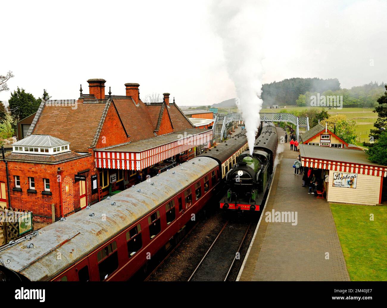 Gare de Weybourne, train à vapeur, sur la Norfolk Poppy Line, station préservée, Norfolk, Angleterre, Royaume-Uni Banque D'Images