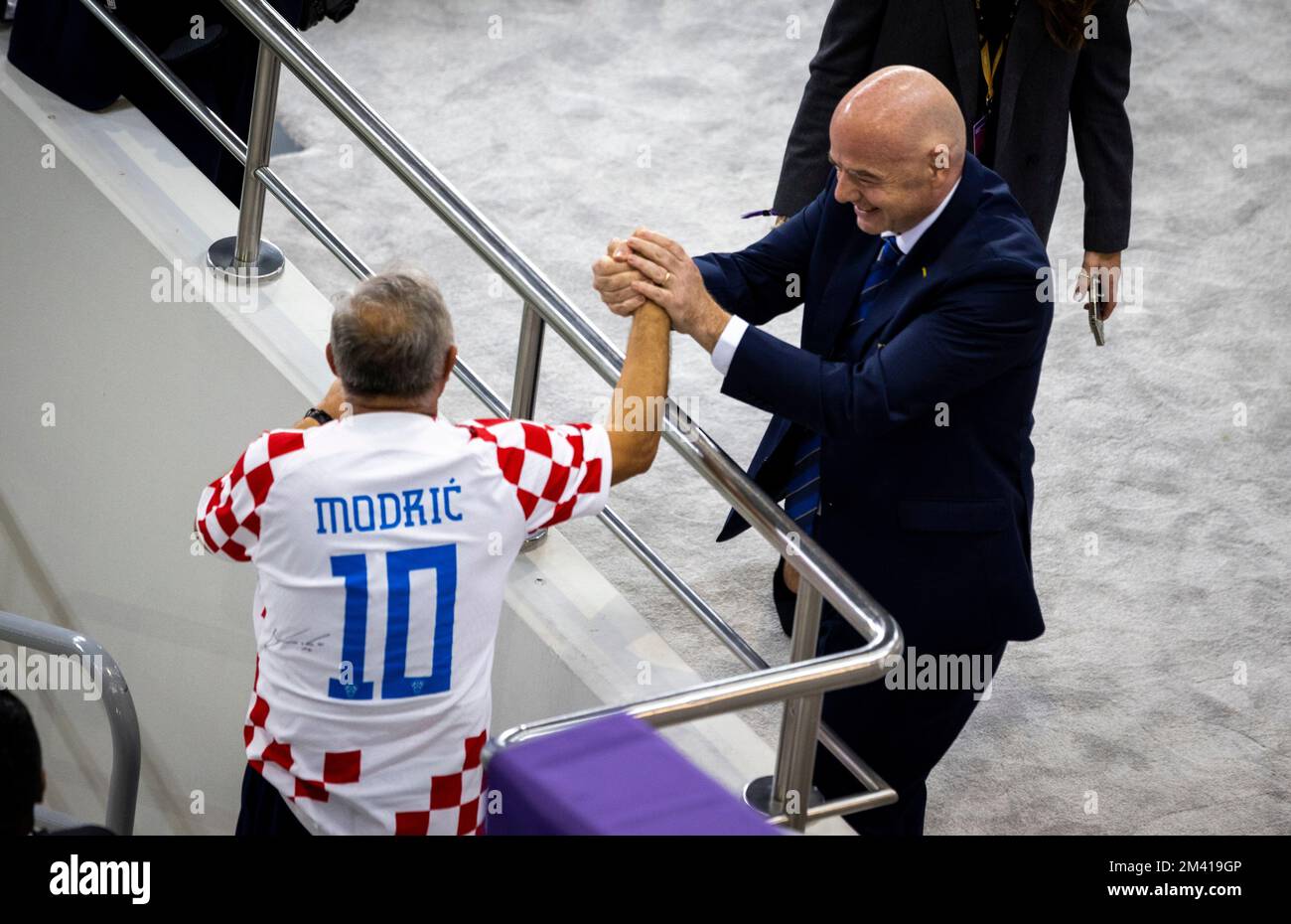 Doha, Qatar. 17th décembre 2022. Gianni Infantino, président de la FIFA, accueille le match Croatie - Maroc de Luka Modric (Kroatien), père de la FIFA, pour la place Kroatien 3rd Banque D'Images