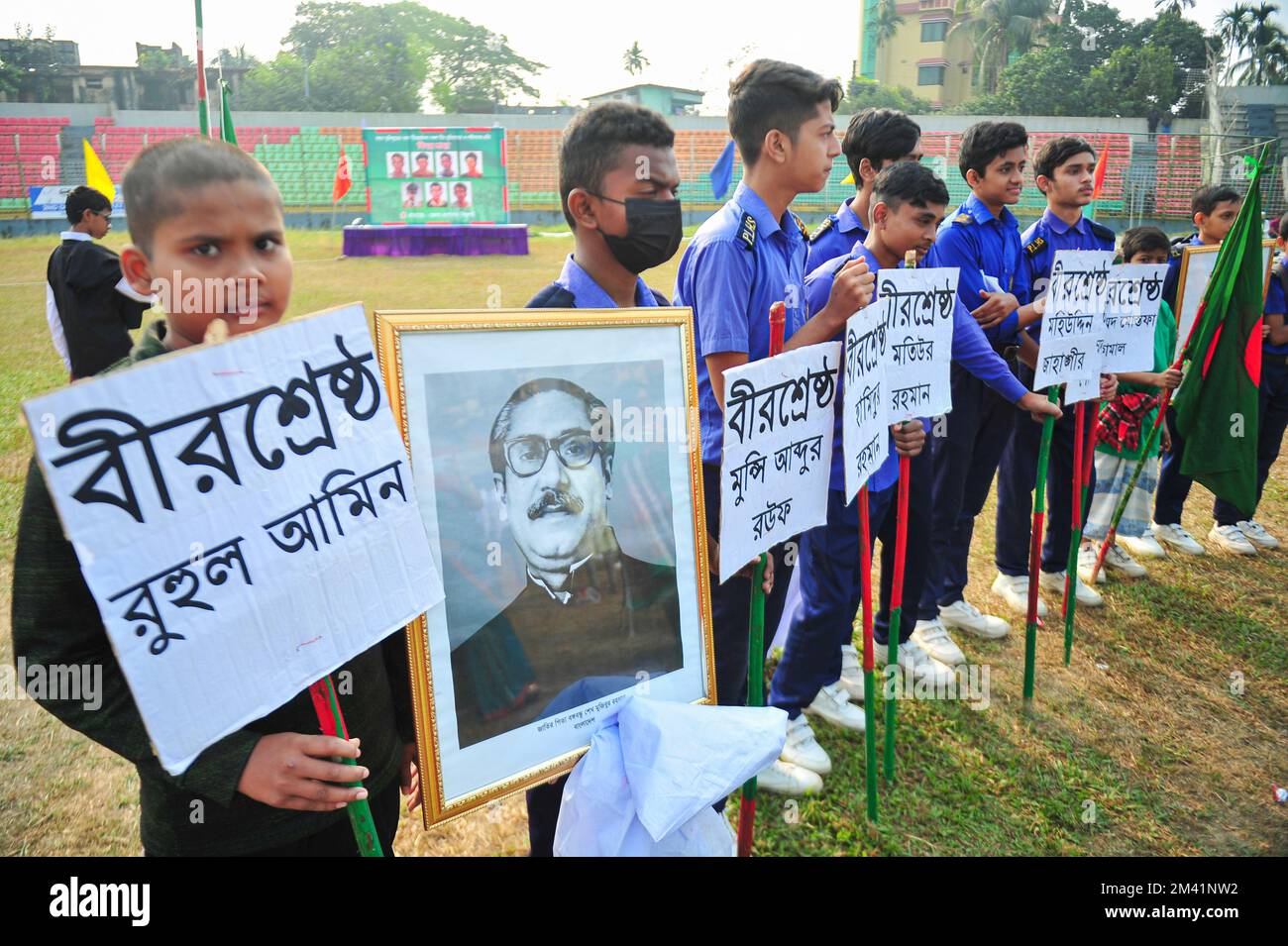 Non exclusif: 16 décembre 2022 à Sylhet, Bangladesh: Les participants d'une exposition à Sylhet District Stadium locaux à l'occasion de celebr Banque D'Images