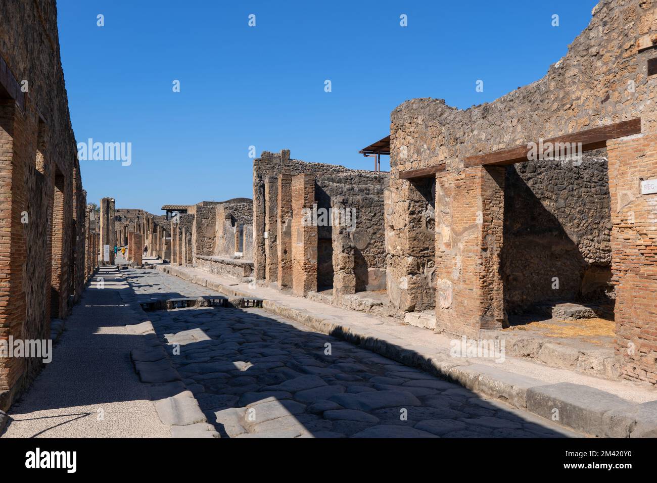 Via dell'Abbondanza rue à Pompéi, une ancienne ville romaine à Pompéi, Campanie, Italie Banque D'Images