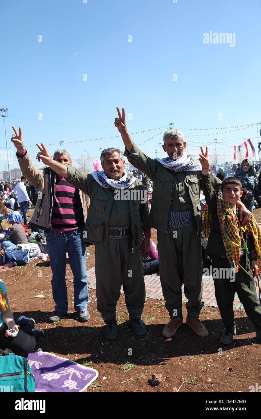 Le peuple kurde au Newroz, festival du nouvel an du printemps, originaire de Perse, Diyarbakir, Turquie du Sud-est Banque D'Images