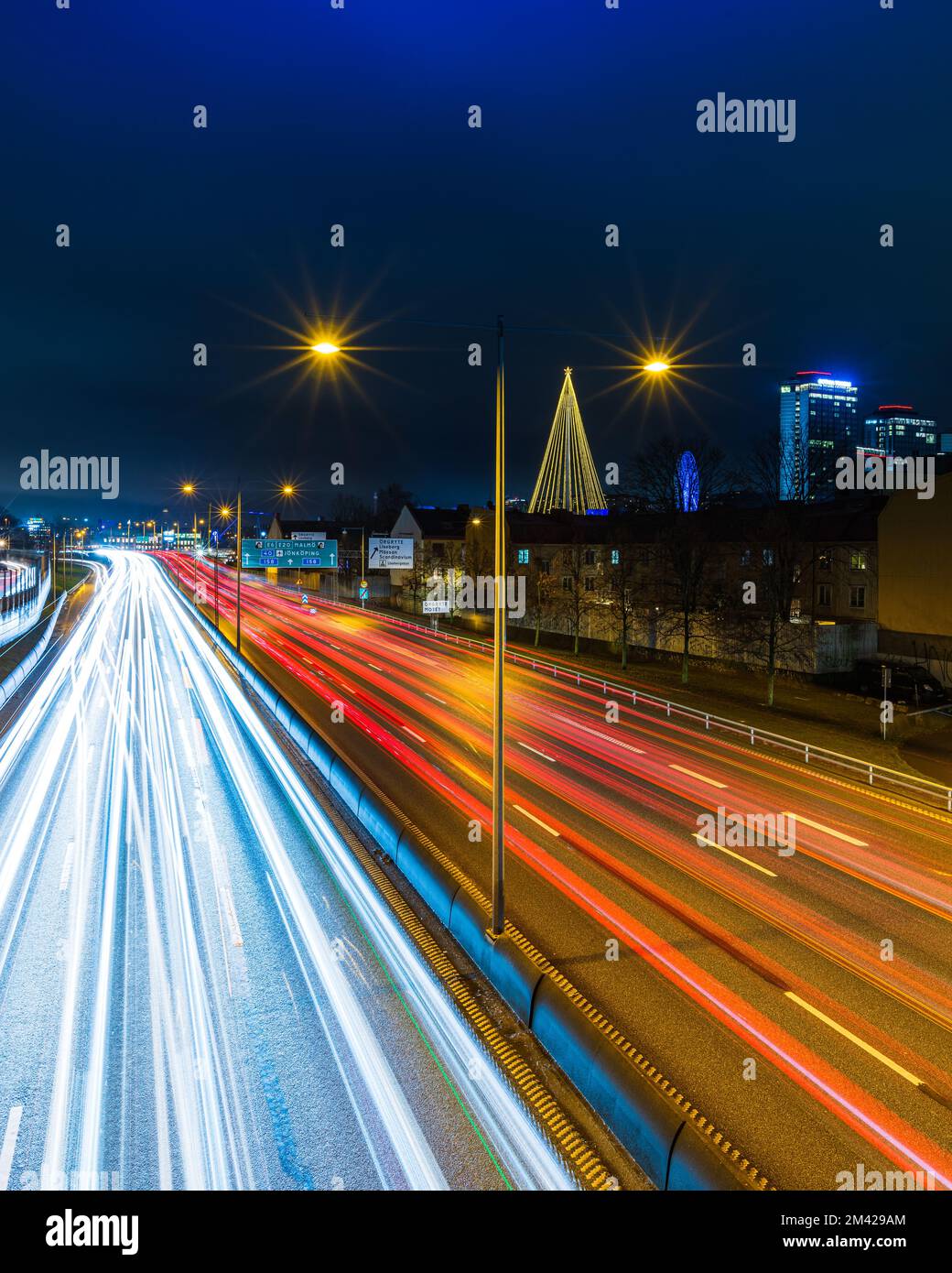 Des sentiers de lumière sur l'autoroute Banque D'Images