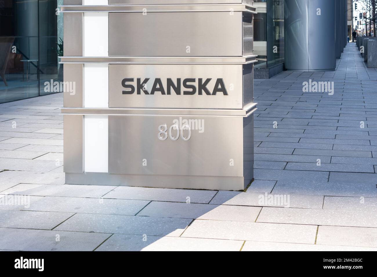 Houston, TX, Etats-Unis - 27 février 2022: Skanska signe à son siège aux Etats-Unis à Houston, TX, Etats-Unis. Banque D'Images