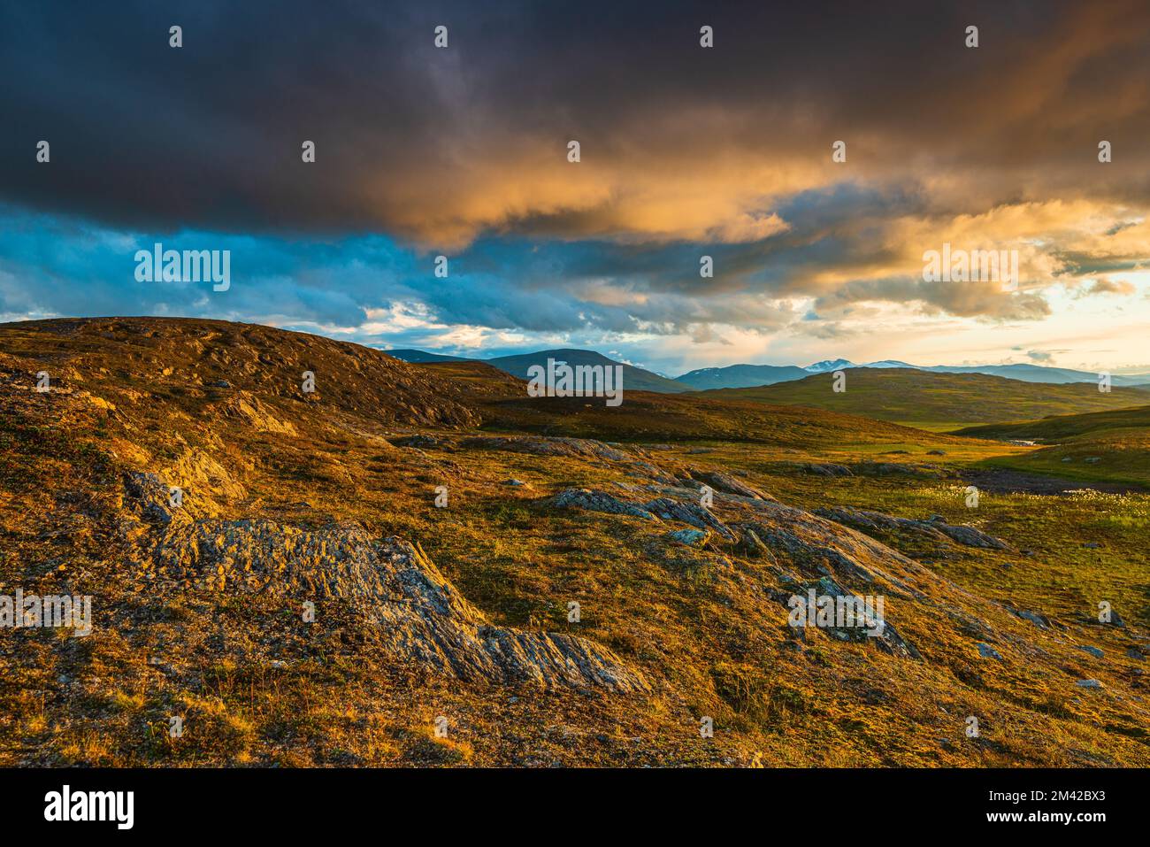 Coucher de soleil au paysage de montagne suédois Banque D'Images