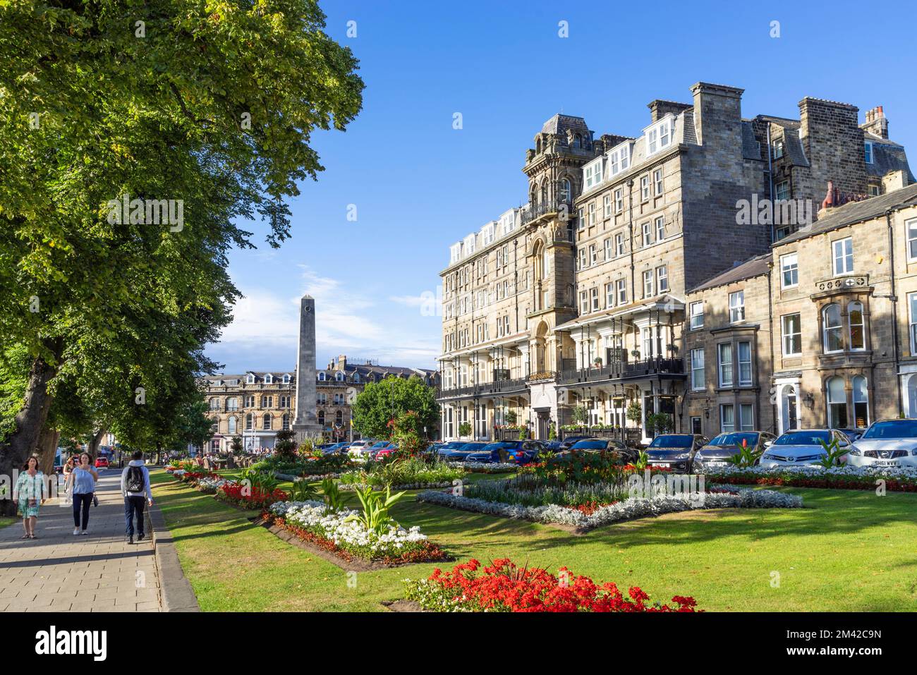 Harrogate North Yorkshire Harrogate Yorkshire The Yorkshire Hotel Cenotaph and Gardens Harrogate Yorkshire Angleterre GB Europe Banque D'Images