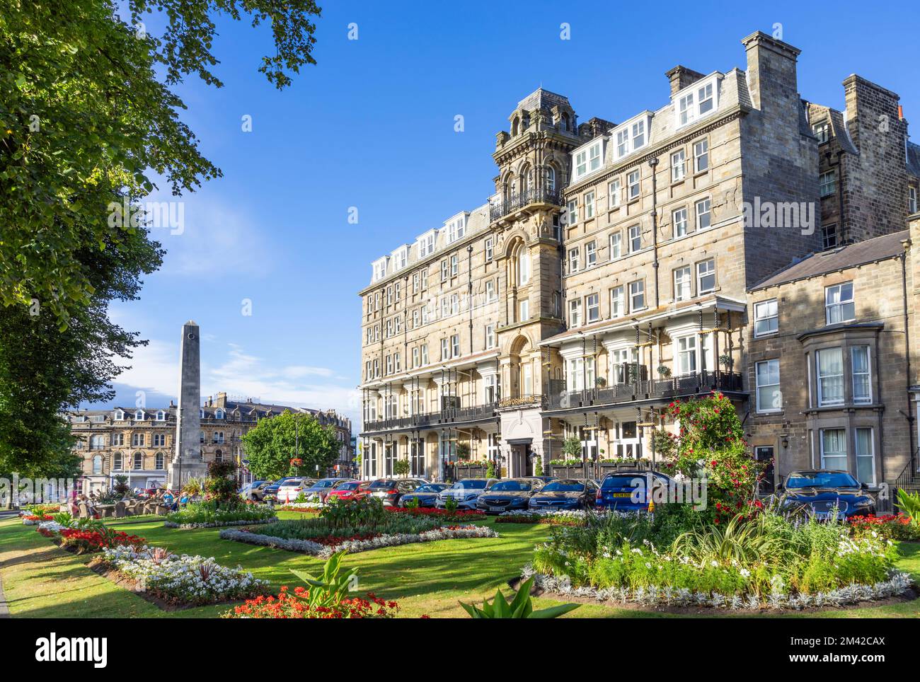 Harrogate North Yorkshire Harrogate Yorkshire The Yorkshire Hotel Cenotaph and Gardens Harrogate Yorkshire Angleterre GB Europe Banque D'Images