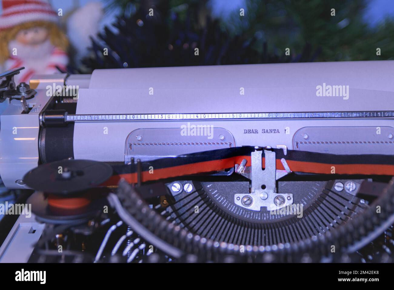 Lettre de souhaits à Santa pinting sur machine à écrire manuelle Vintage Banque D'Images