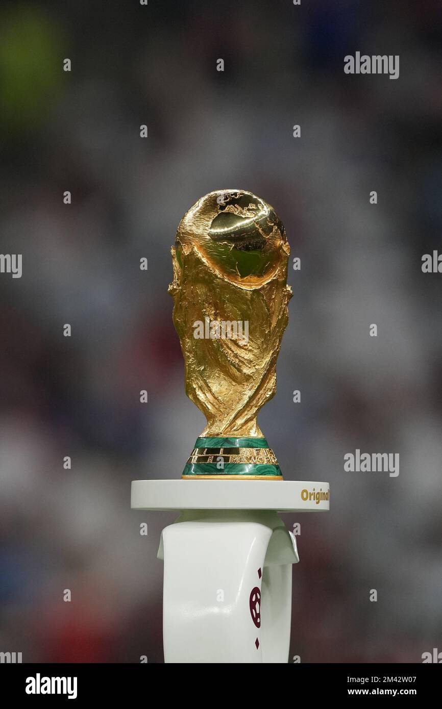 LUSAIL, QATAR - DÉCEMBRE 18 : la coupe du monde de trophée 2022 est vue avant le match final de la coupe du monde de la FIFA, Qatar 2022 entre l'Argentine et la France au stade Lusail sur 18 décembre 2022 à Lusail, Qatar. (Photo de Florencia Tan Jun/PxImages) crédit: PX Images/Alamy Live News Banque D'Images