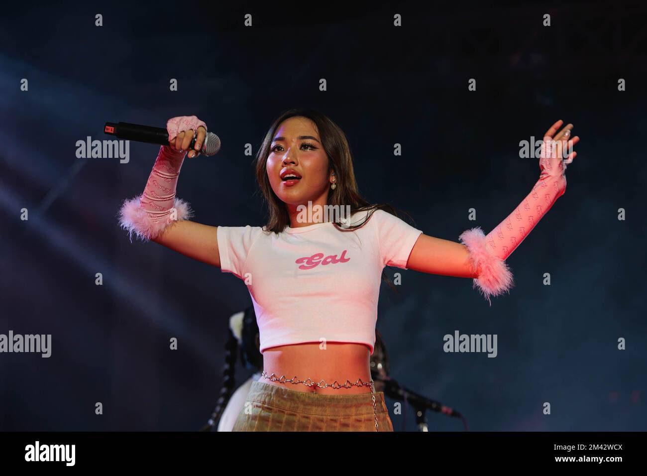 Bangkok, Thaïlande. 18th décembre 2022. Milli (Danupha Khanatheerakul), le rappeur thaïlandais se produit lors d'un concert au festival de musique Siam 2022 sur la place Siam à Bangkok. (Photo de Varuth Pongsaponwatt/SOPA image/Sipa USA) crédit: SIPA USA/Alay Live News Banque D'Images