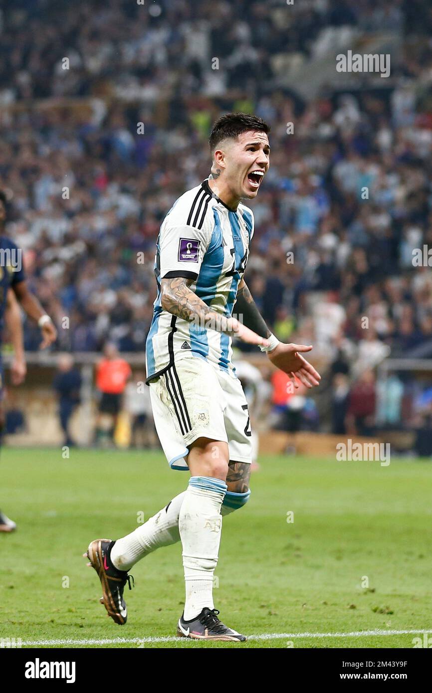 LUSAIL, QATAR - DÉCEMBRE 18: Le joueur de l'Argentine Enzo Fernández réagit lors de la coupe du monde de la FIFA Qatar 2022 finale match entre l'Argentine et la France au stade Lusail sur 18 décembre 2022 à Lusail, Qatar. (Photo de Florencia Tan Jun/PxImages) Banque D'Images