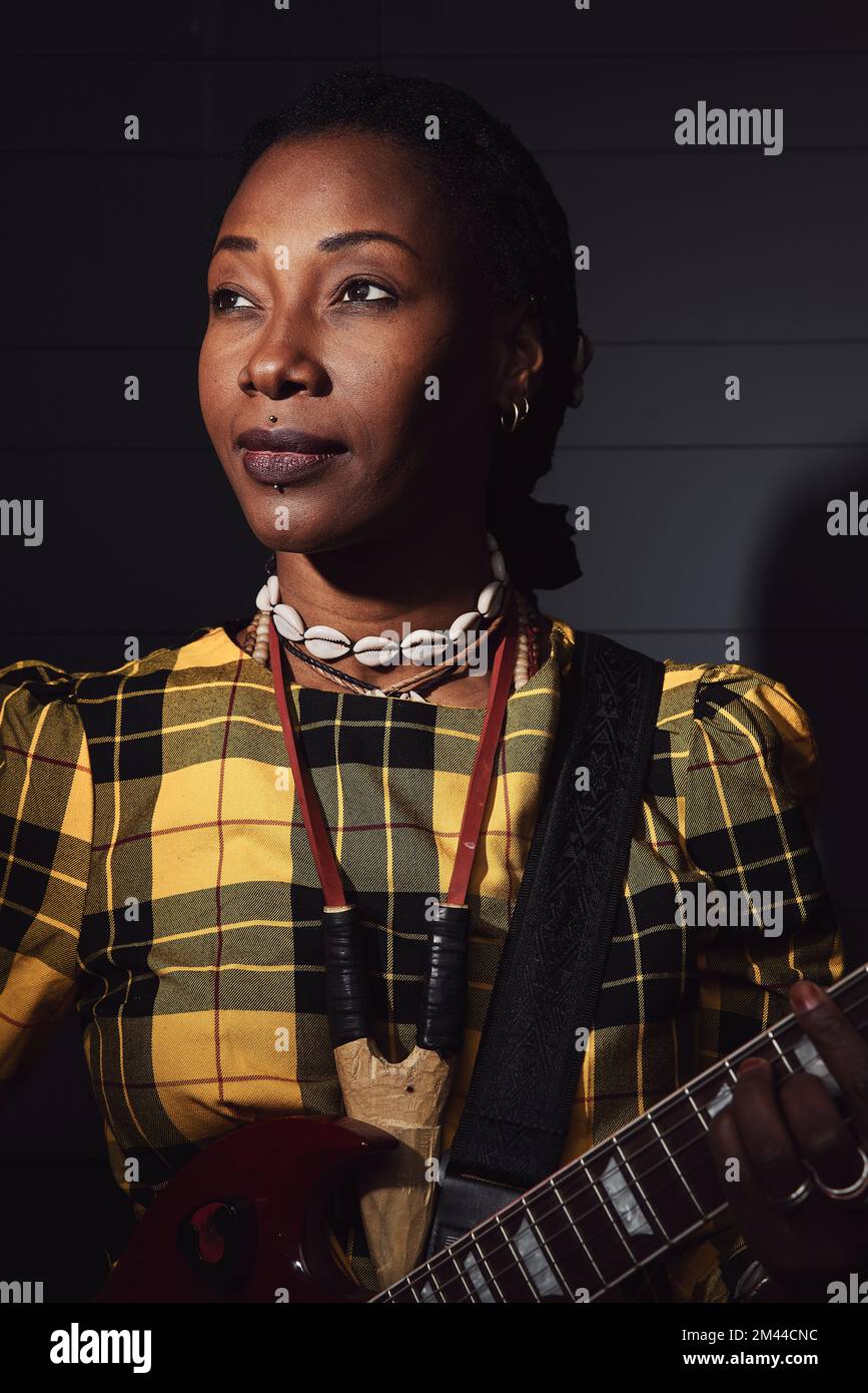 Fatoumata Diawara photographiée à Bristol, Royaume-Uni Banque D'Images