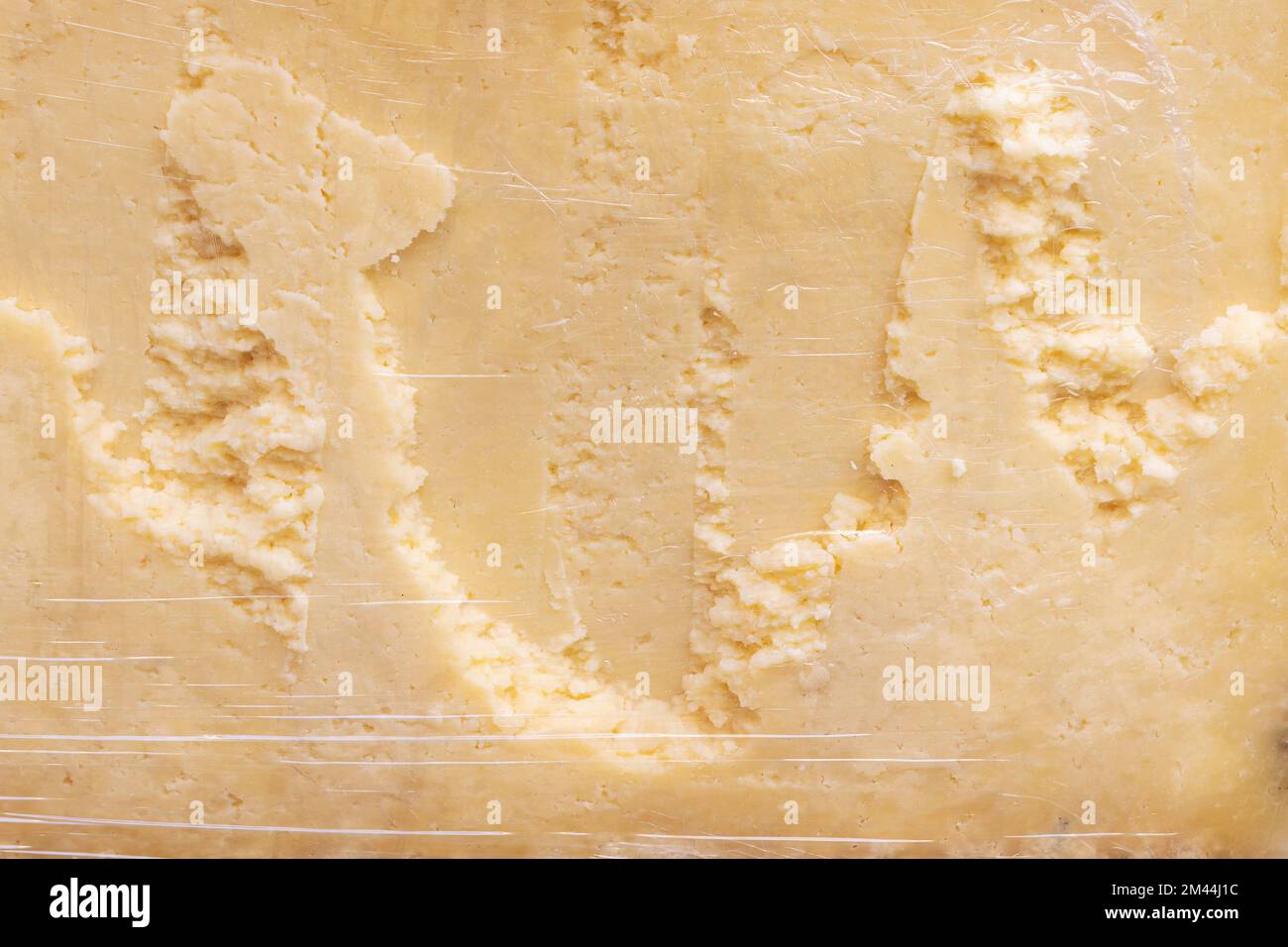 gros plan en vue horizontale de la coupe transversale d'un fromage français du département de Cantal. Cantal, petite cantal, Cantalet Banque D'Images