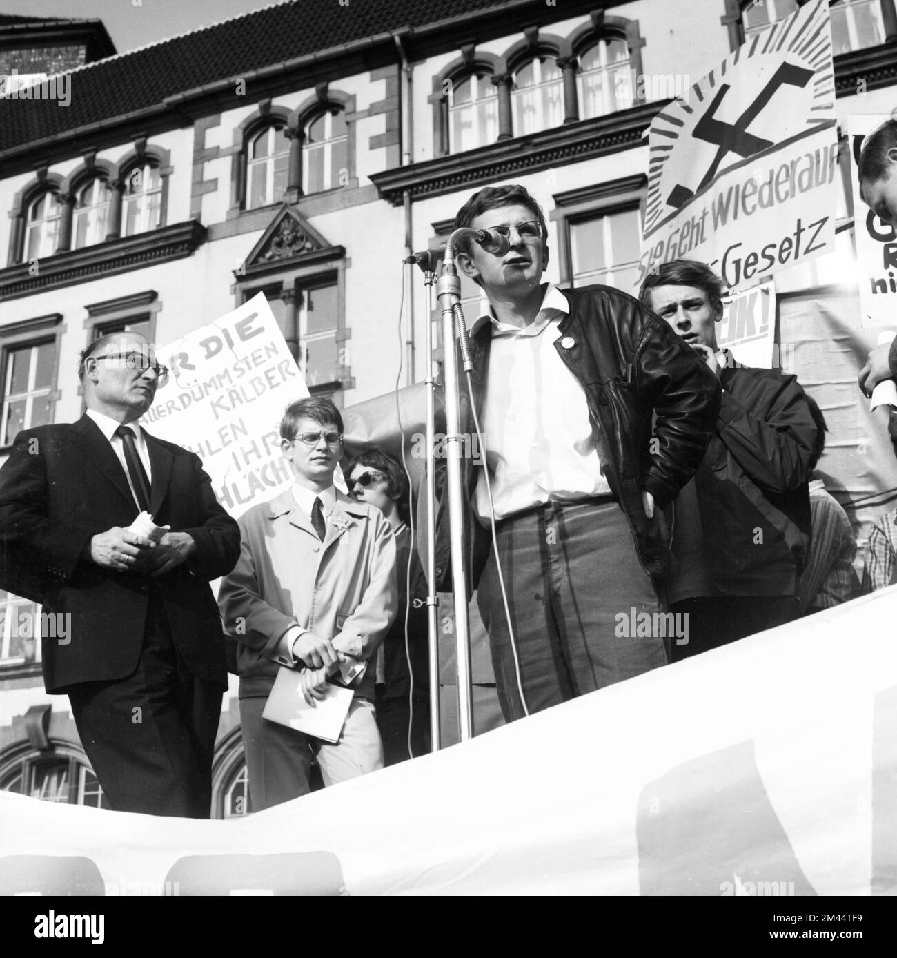 Les activités de la gauche, du mouvement de paix et des syndicats