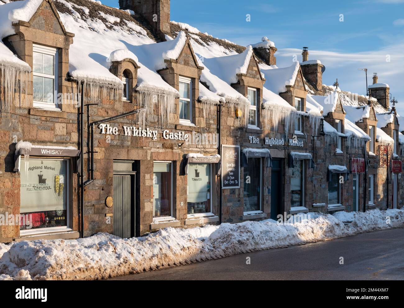 17 décembre 2022. Tomintoul, Moray, Écosse. Cela montre la neige et les glaçons qui se sont formés suite à de fortes chutes de neige et à des températures glaciales. Banque D'Images