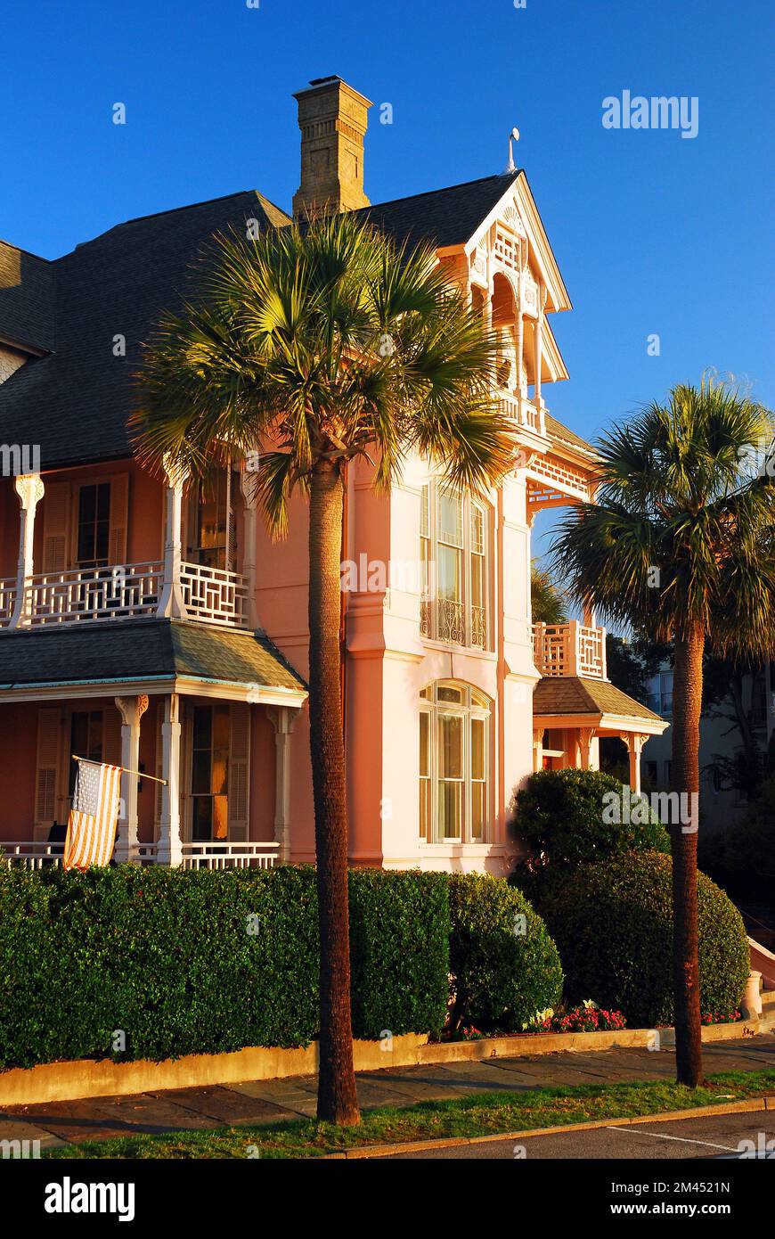La maison Charles Drayton est une demeure ancestrale d'Antebellum sur le front de mer à Charleston, Caroline du Sud Banque D'Images
