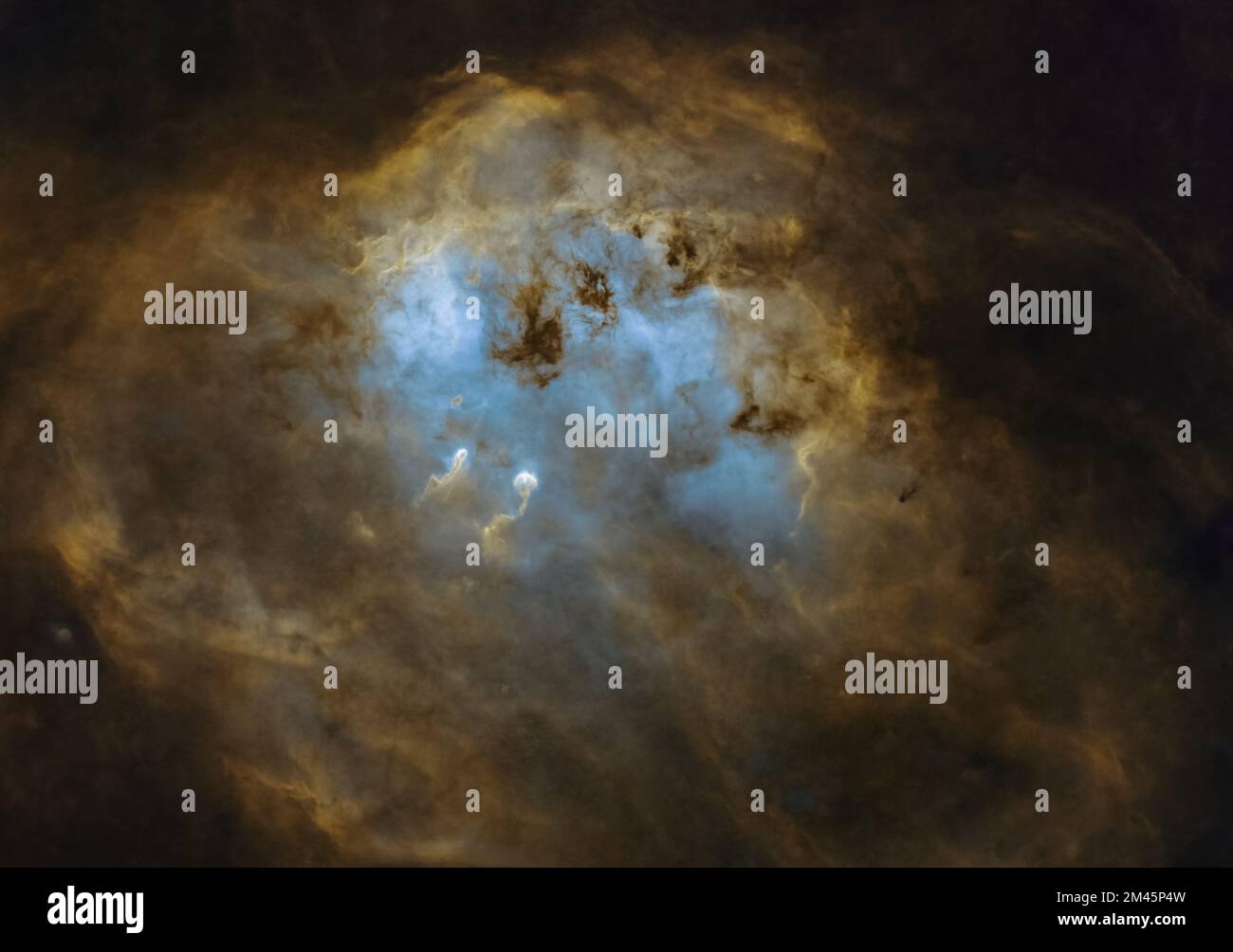 Une version sans étoile de la nébuleuse Tadpole (NGC 1893) située dans la constellation d'Auriga, photographiée dans la palette Hubble du Royaume-Uni Banque D'Images