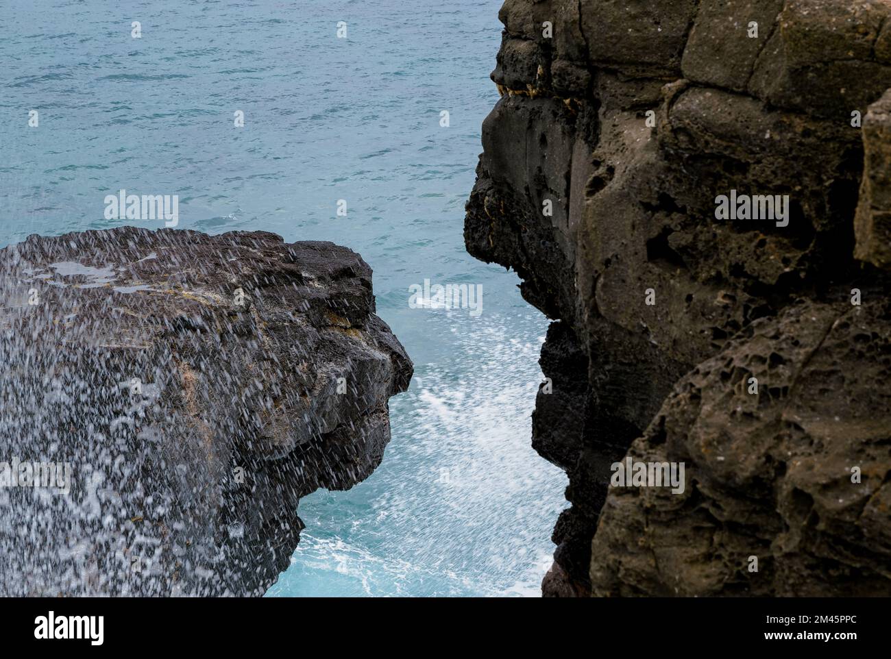 La roche de pleuring (nom de frech : la roche qui pleure) est une splendide formation géologique dans le sud de l'île Maurice. Proche de la ville de Souillac sur la plage de gris gris. Banque D'Images