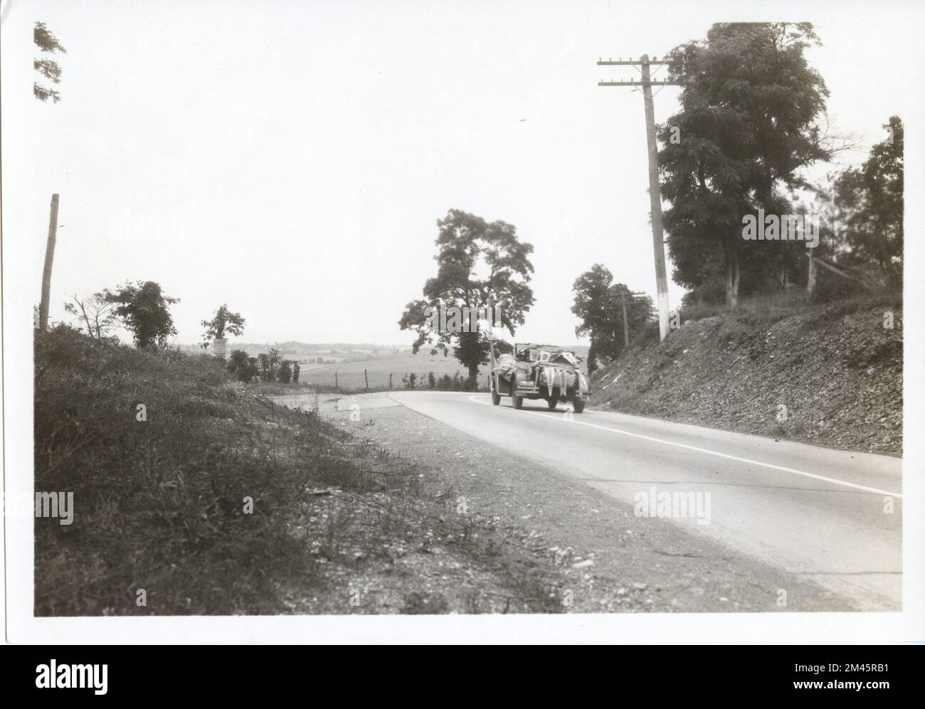 Photographie prise pendant le tournage de « Travelers Toll ». Légende originale : prise lors du tournage de « Travelers Toll ». J. K. Hillers - 1927. État: Maryland. Banque D'Images