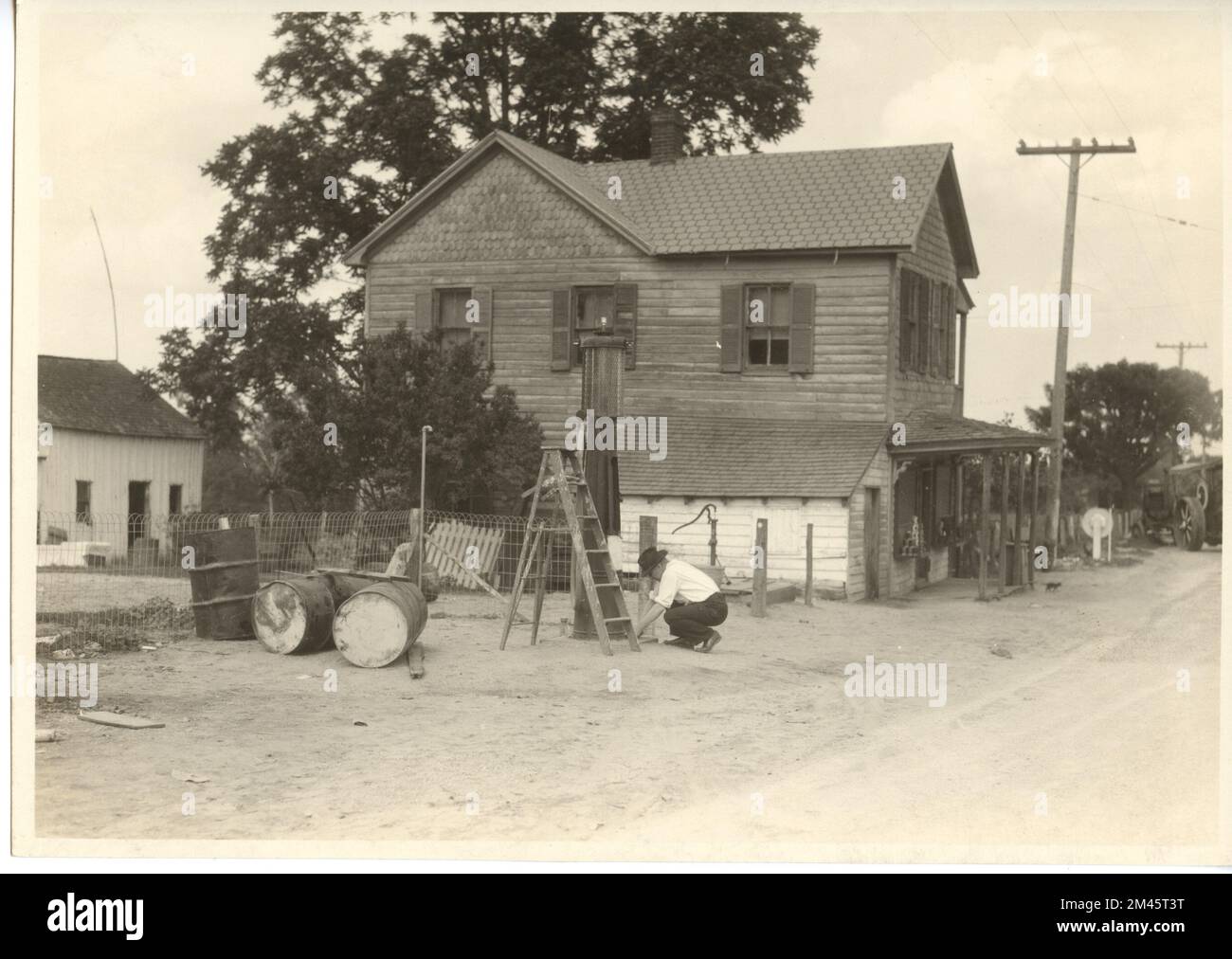 Photographie prise pendant le tournage de « Travelers Toll ». Légende originale : prise lors du tournage de « Travelers Toll ». J. K. Hillers - 1927. État: Maryland place: Meadows. Banque D'Images