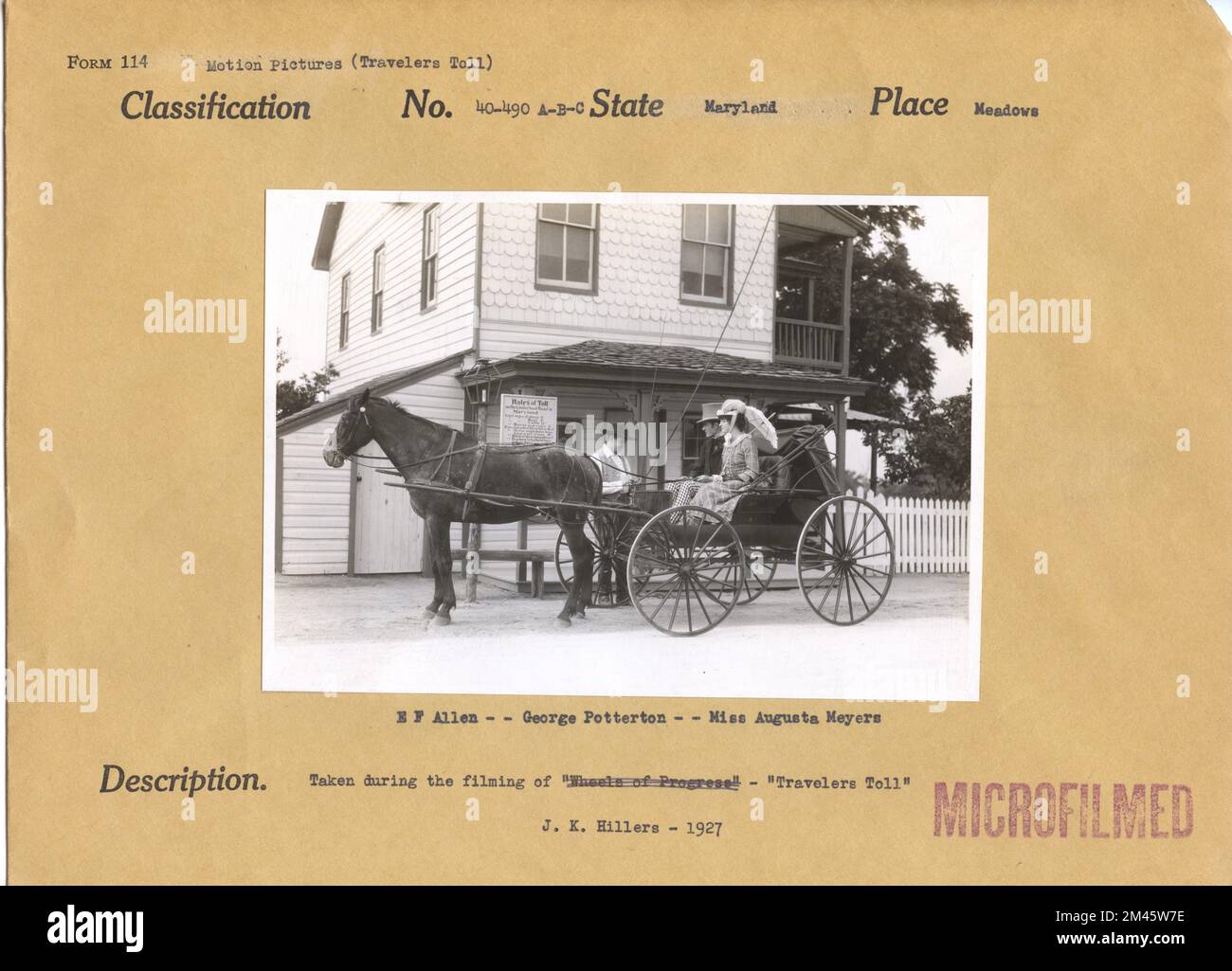E. F. Allen, George Potterton et Mlle Augusta Meyers, pendant le tournage de « Travelers Toll ». Légende originale: E. F. Allen - George Potterton - Mlle Augusta Meyers prise pendant le tournage de 'Wheels of Progress' - 'Travelers Toll'. J. K. Hillers - 1927. État: Maryland place: Meadows. Banque D'Images